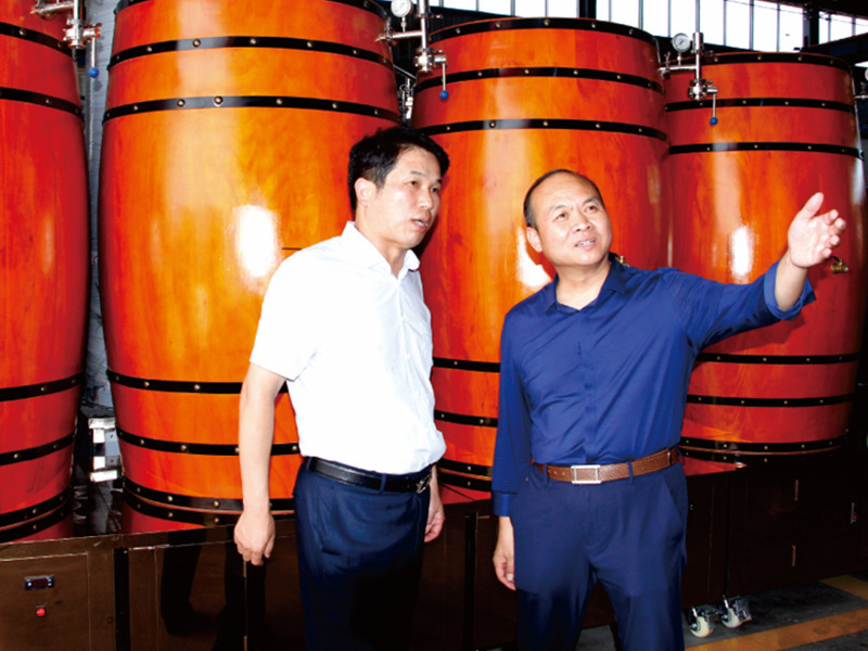 原南陽市張明體副市長莅臨京德公司視察工作