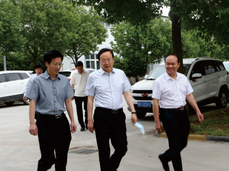 南陽市政協副主席張啓生與區委書記劉中青到京德參觀考察
